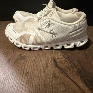 On Running Cloud 5 off White Athletic Sneakers